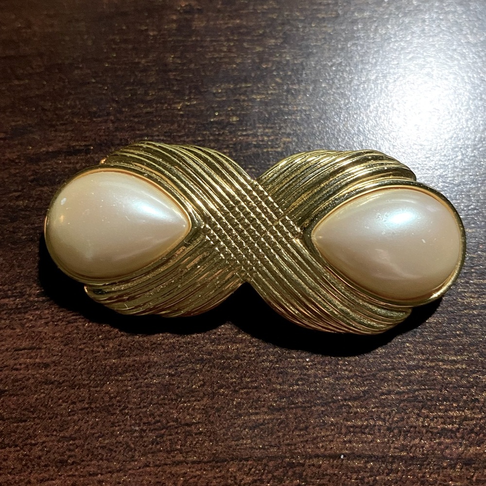 Vintage Monet gold and pearl brooch